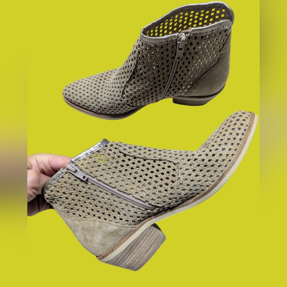 NWOB Cowboy Ankle boots